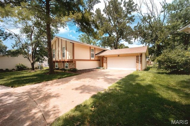 367 Napoli Court, Ballwin, MO 63021