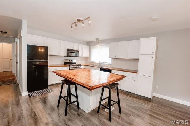 367 Napoli Court, Ballwin, MO 63021
