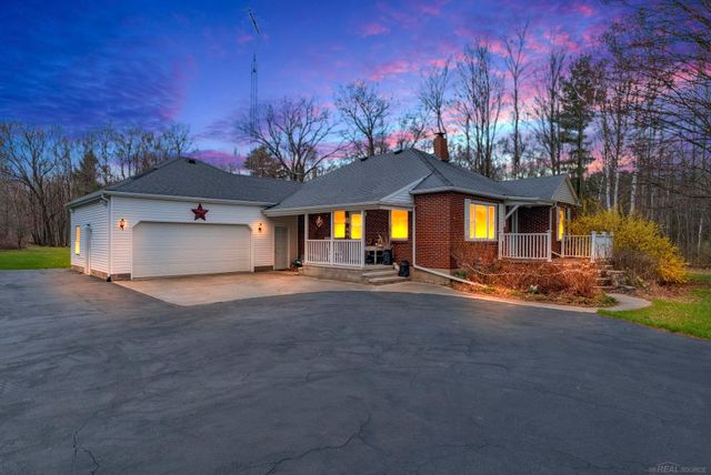 2828 Lakeshore Road, Sanilac Twp, MI 48401