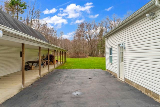 2828 Lakeshore Road, Sanilac Twp, MI 48401