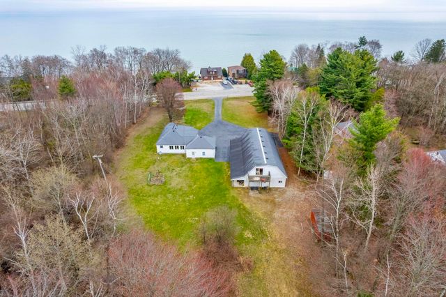 2828 Lakeshore Road, Sanilac Twp, MI 48401