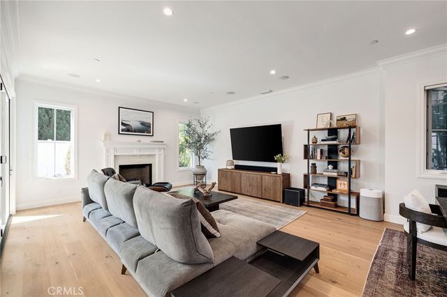 2517 Elm Avenue, Manhattan Beach, CA 90266
