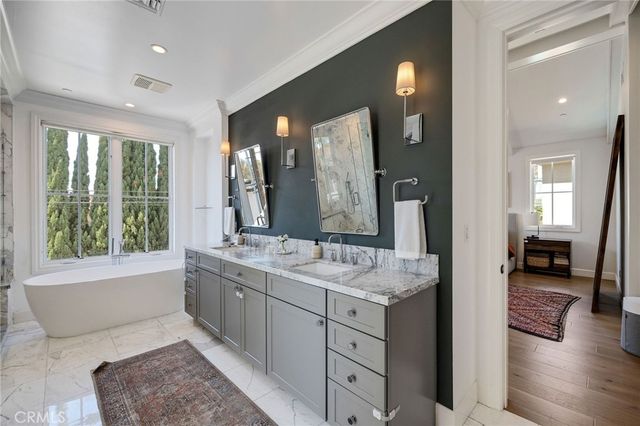 2517 Elm Avenue, Manhattan Beach, CA 90266