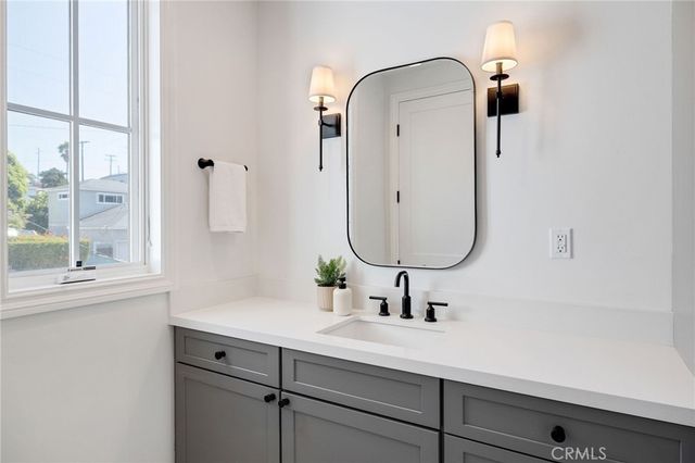 2517 Elm Avenue, Manhattan Beach, CA 90266