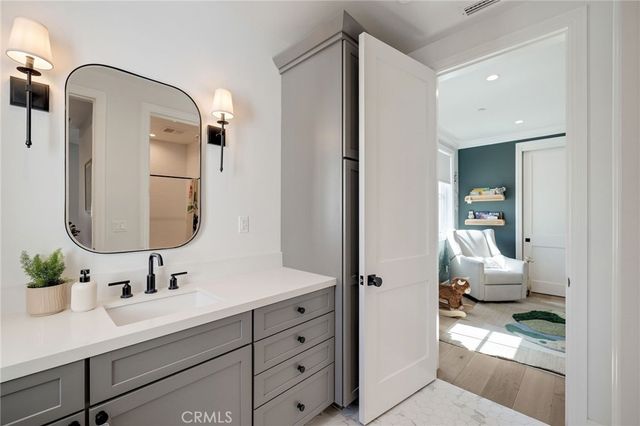 2517 Elm Avenue, Manhattan Beach, CA 90266
