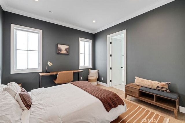 2517 Elm Avenue, Manhattan Beach, CA 90266