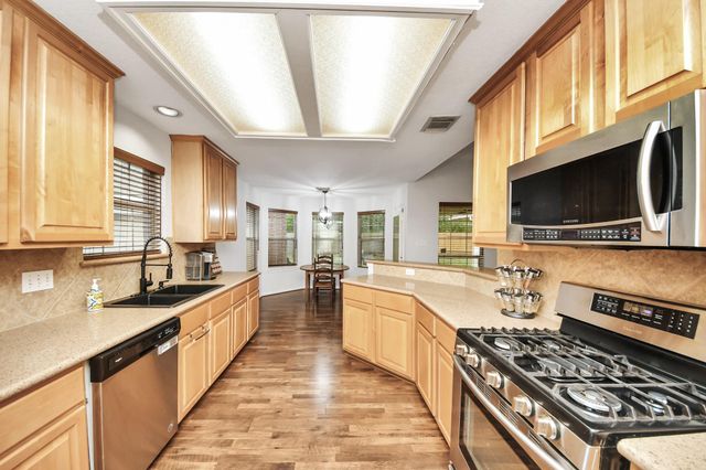 5718 Skydale Lane, Richmond, TX 77469