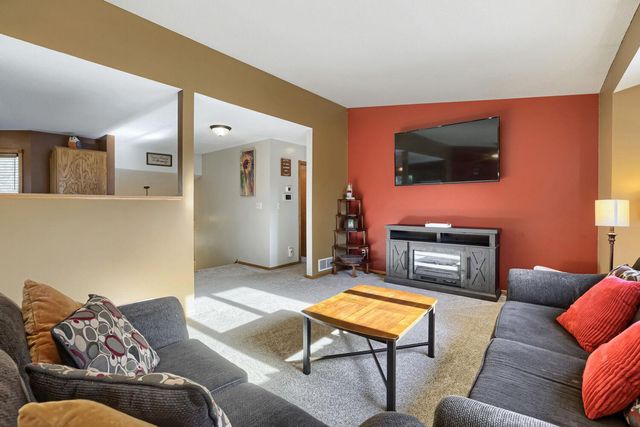 39119 Riverside Court, North Branch, MN 55056
