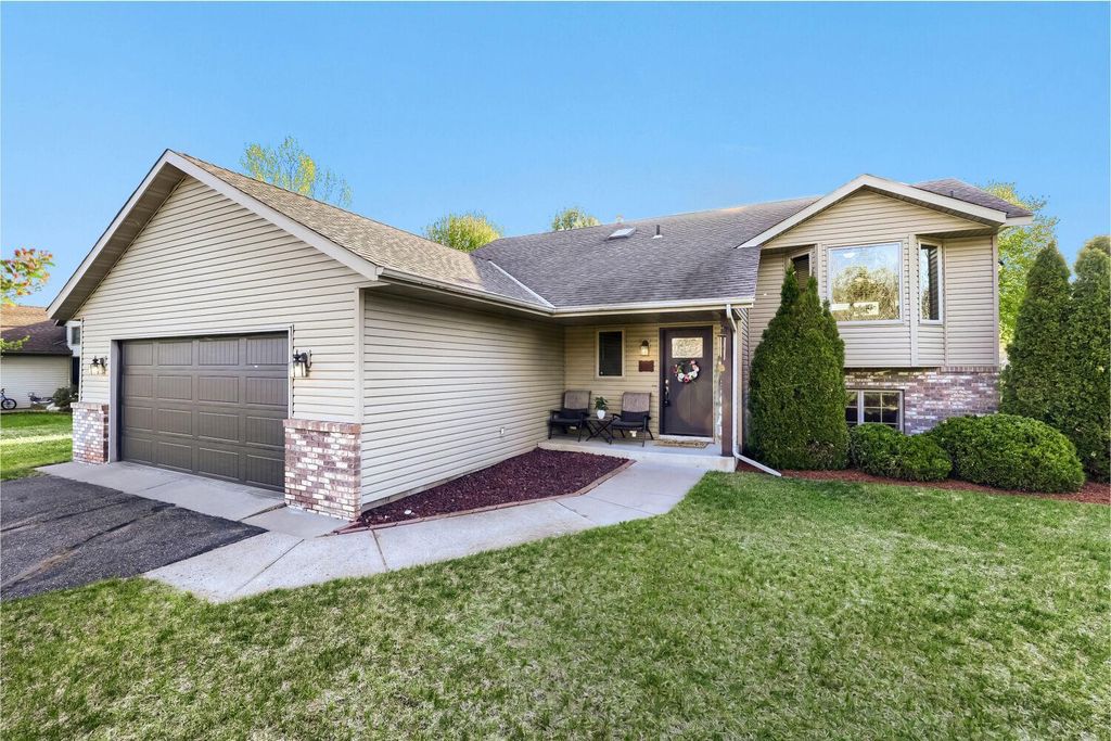 39119 Riverside Court, North Branch, MN 55056