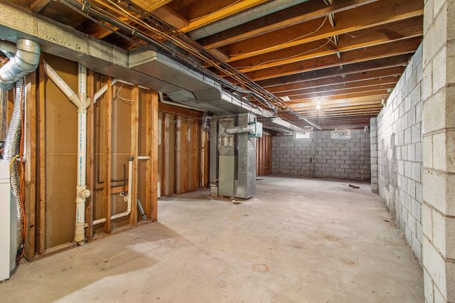 2091 Hidden Valley Drive, Crown Point, IN 46307