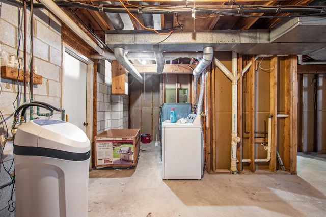 2091 Hidden Valley Drive, Crown Point, IN 46307