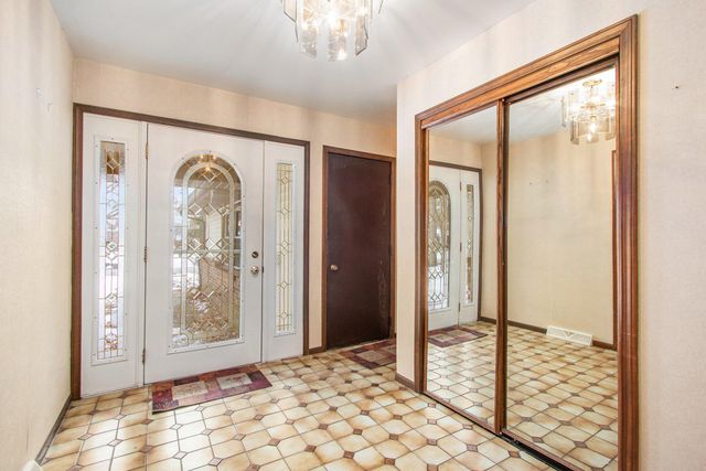 2091 Hidden Valley Drive, Crown Point, IN 46307