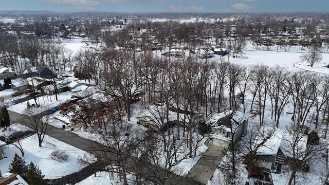 2091 Hidden Valley Drive, Crown Point, IN 46307