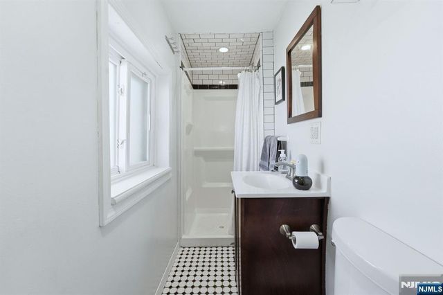 33 Beechwood Avenue, Bogota, NJ 07603