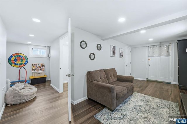 33 Beechwood Avenue, Bogota, NJ 07603