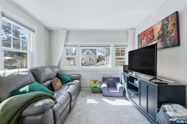 33 Beechwood Avenue, Bogota, NJ 07603