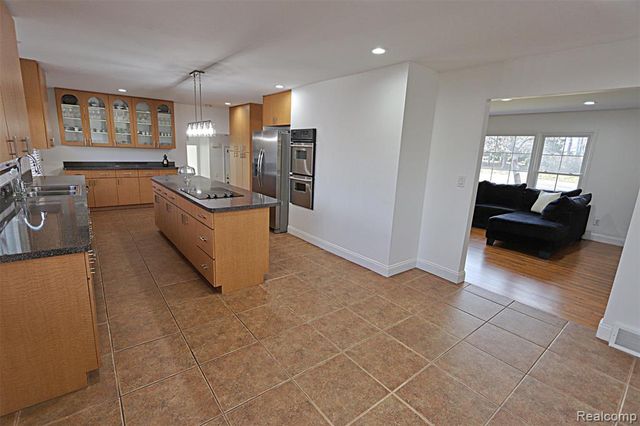 4739 Quarton Road, Bloomfield Hills, MI 48301