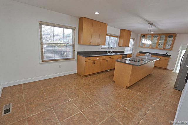 4739 Quarton Road, Bloomfield Hills, MI 48301