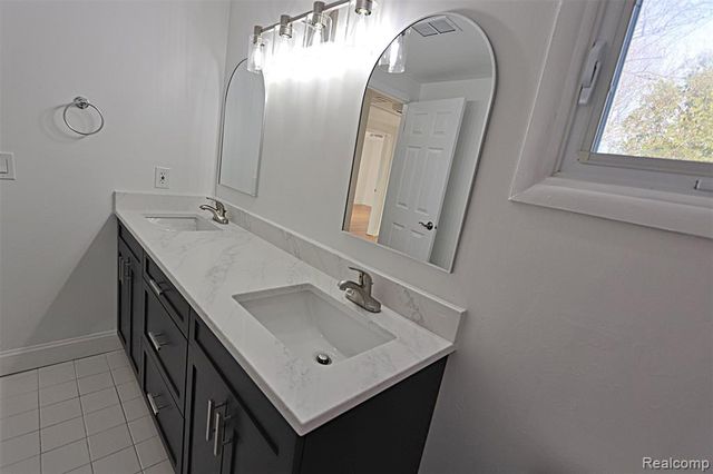 4739 Quarton Road, Bloomfield Hills, MI 48301