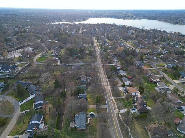 4739 Quarton Road, Bloomfield Hills, MI 48301