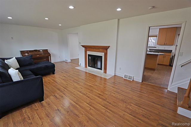 4739 Quarton Road, Bloomfield Hills, MI 48301