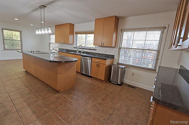 4739 Quarton Road, Bloomfield Hills, MI 48301