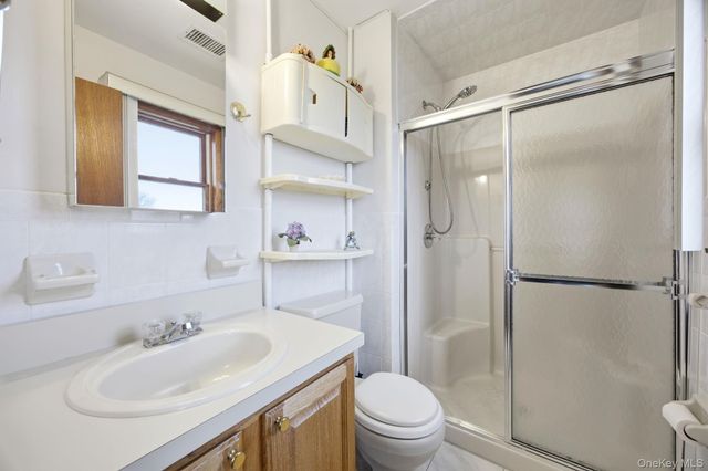 1450 McCann Lane, Riverhead, NY 11944