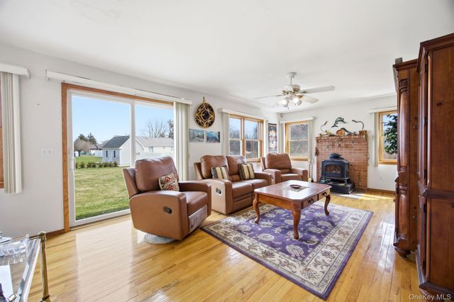 1450 McCann Lane, Riverhead, NY 11944