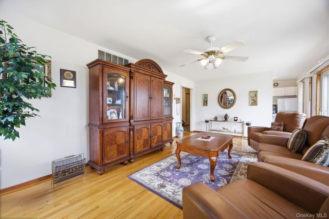 1450 McCann Lane, Riverhead, NY 11944