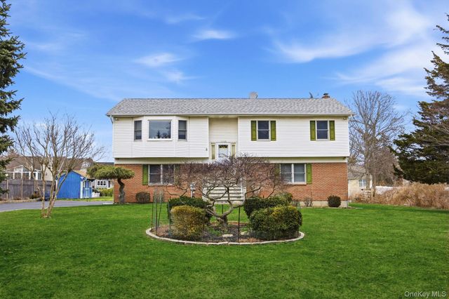 1450 McCann Lane, Riverhead, NY 11944