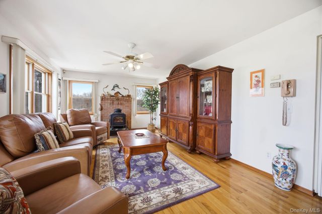 1450 McCann Lane, Riverhead, NY 11944