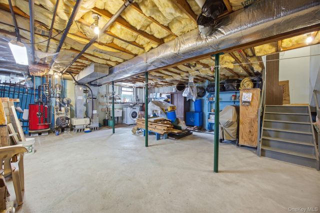 1450 McCann Lane, Riverhead, NY 11944