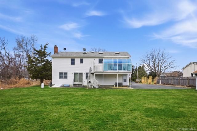 1450 McCann Lane, Riverhead, NY 11944