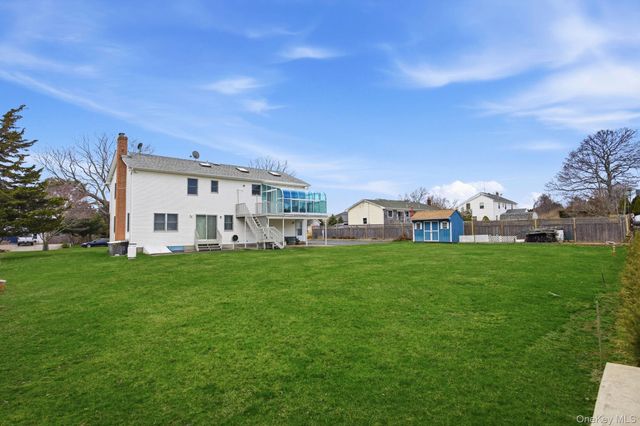 1450 McCann Lane, Riverhead, NY 11944