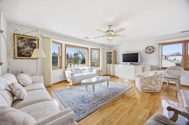 1450 McCann Lane, Riverhead, NY 11944