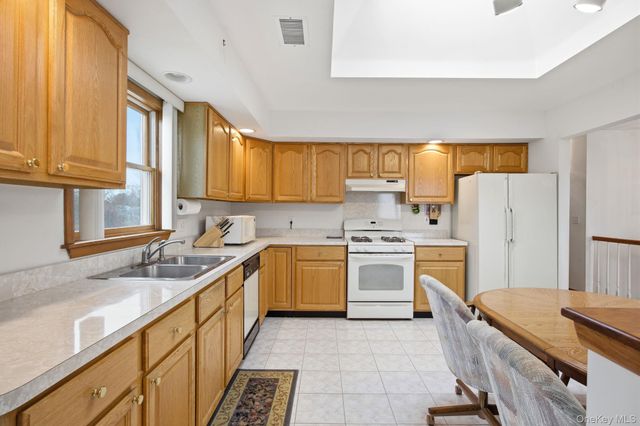 1450 McCann Lane, Riverhead, NY 11944