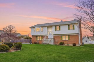 1450 McCann Lane, Riverhead, NY 11944