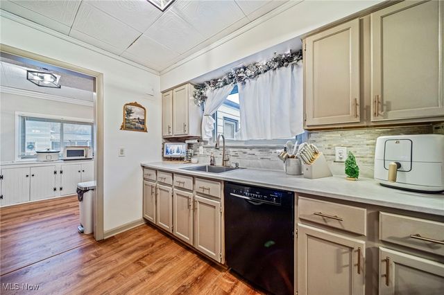 7265 Parma Park Boulevard, Parma, OH 44130