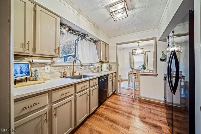 7265 Parma Park Boulevard, Parma, OH 44130