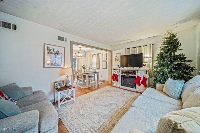 7265 Parma Park Boulevard, Parma, OH 44130