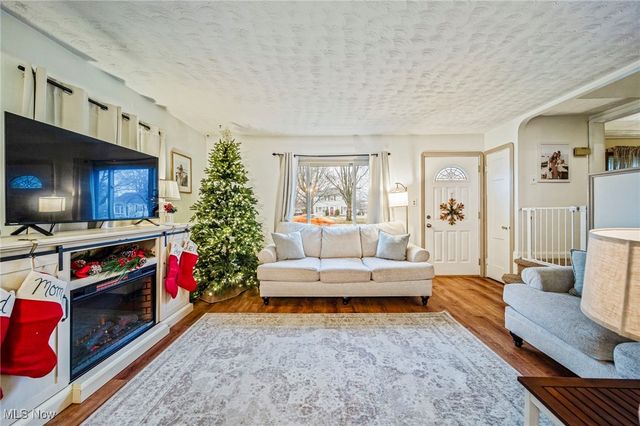 7265 Parma Park Boulevard, Parma, OH 44130