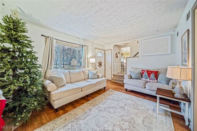 7265 Parma Park Boulevard, Parma, OH 44130