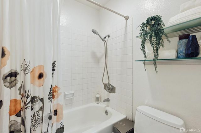 373 Half Moon Lane 205, Daly City, CA 94015