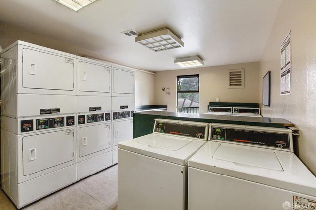 373 Half Moon Lane 205, Daly City, CA 94015