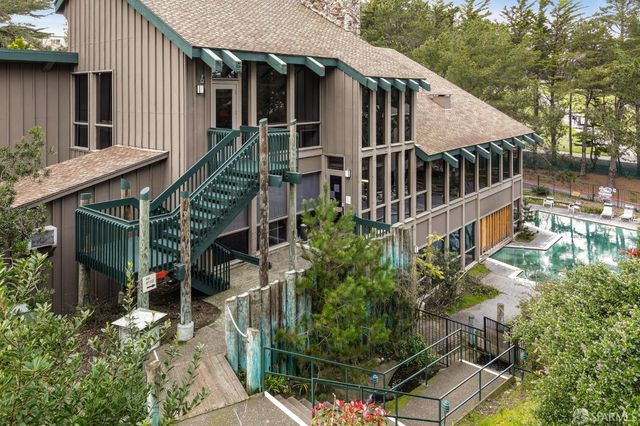 373 Half Moon Lane 205, Daly City, CA 94015