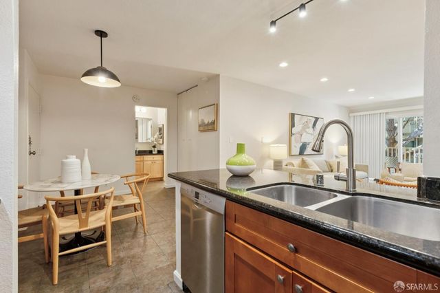 373 Half Moon Lane 205, Daly City, CA 94015