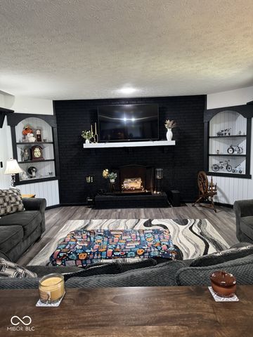 7832 Mallard Way, Indianapolis, IN 46256