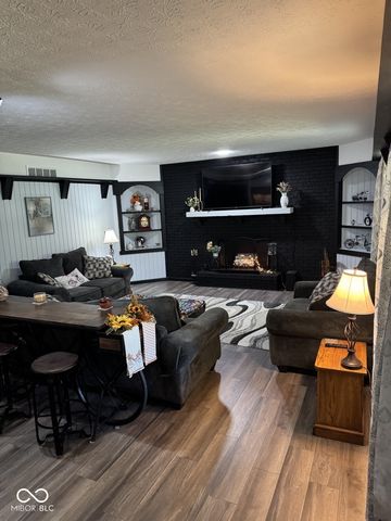 7832 Mallard Way, Indianapolis, IN 46256