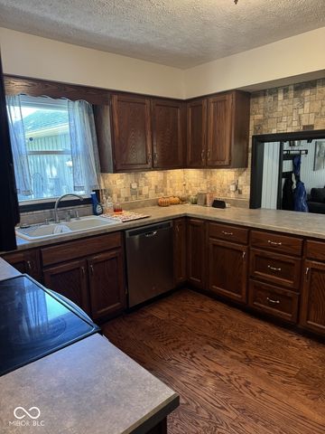 7832 Mallard Way, Indianapolis, IN 46256