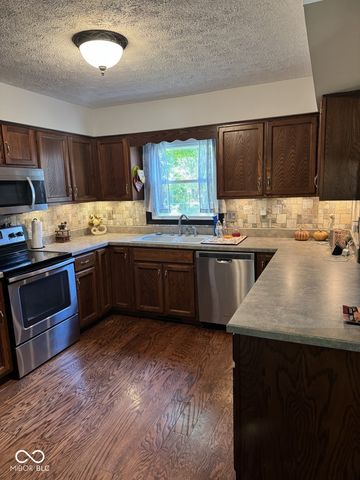 7832 Mallard Way, Indianapolis, IN 46256